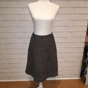 Wool A-line tweed skirt.